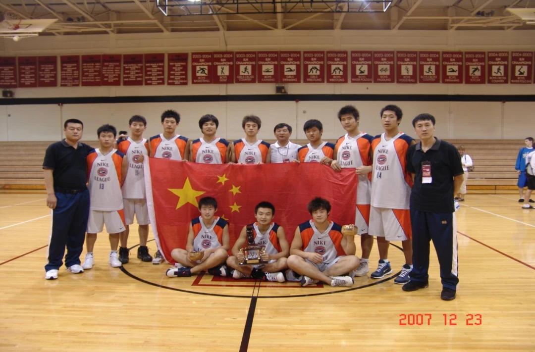 篮球教练如何帮助球员理解规则的重要性?_0